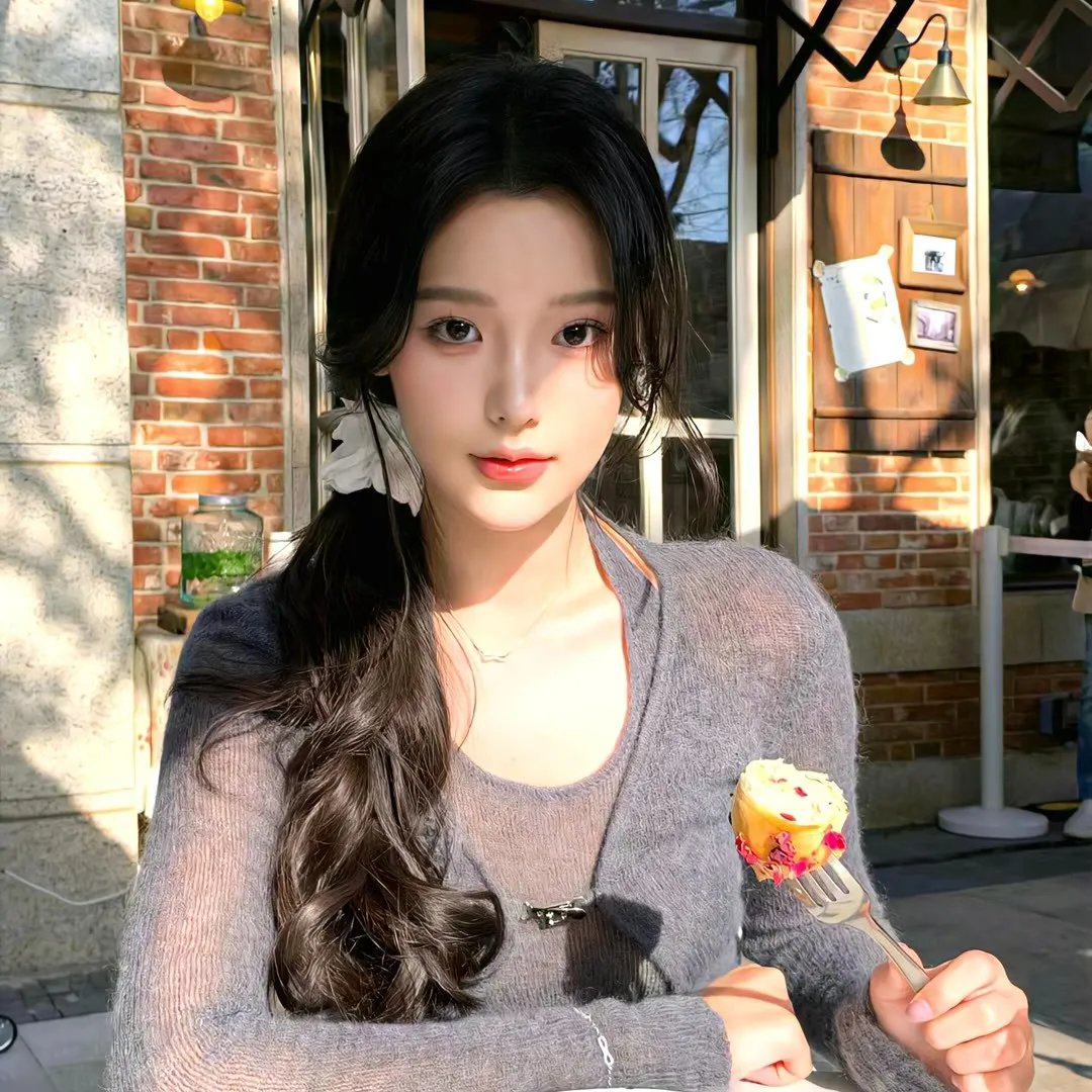 小姑娘艾萝依